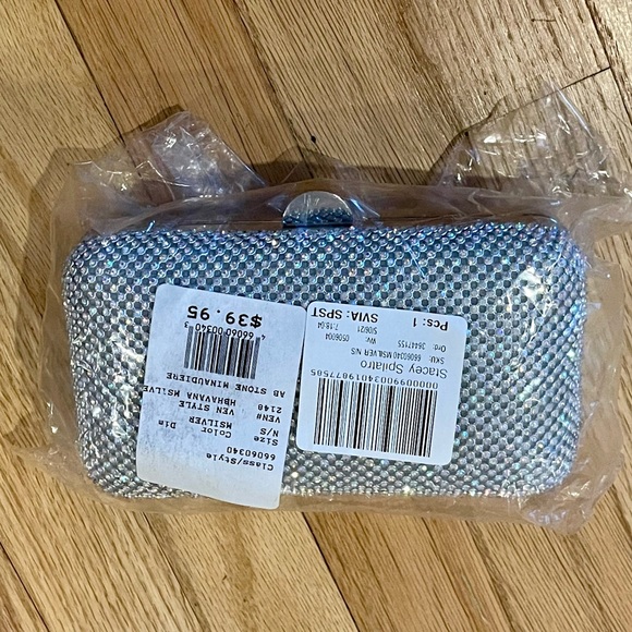 🌟Brand New Purse… Never Used!! 🤍Can Be Used As a Clutch Or With A Strap - Picture 6 of 7